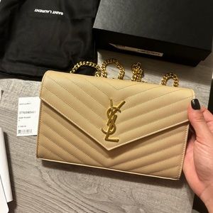 NWT YSL Grain De Poudre Matelasse Chevron Monogram Chain Wallet Nude Powder